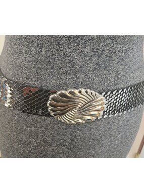Stretch Belt Womens Silver Tone Metallic Fish Scale Ornate Shell Shaped Buckle